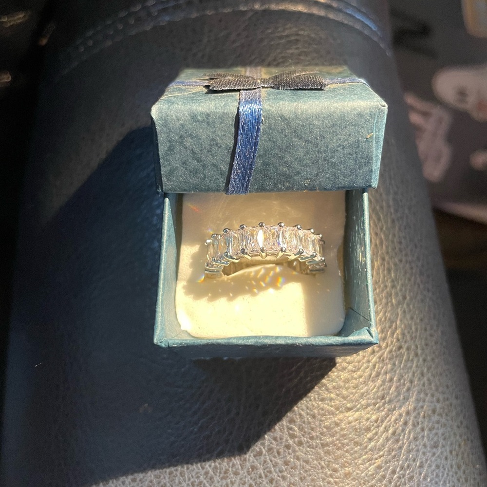 Elegant Silver Women's Band